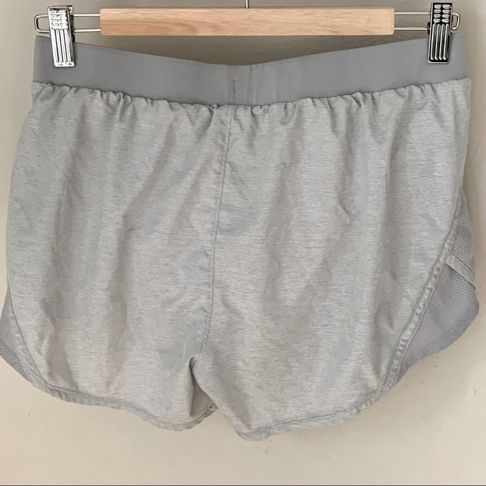 UNDER ARMOUR Fly-By 2.0 3.5” Shorts Gray Wolf Full Heather Size Small - Picture 9 of 14